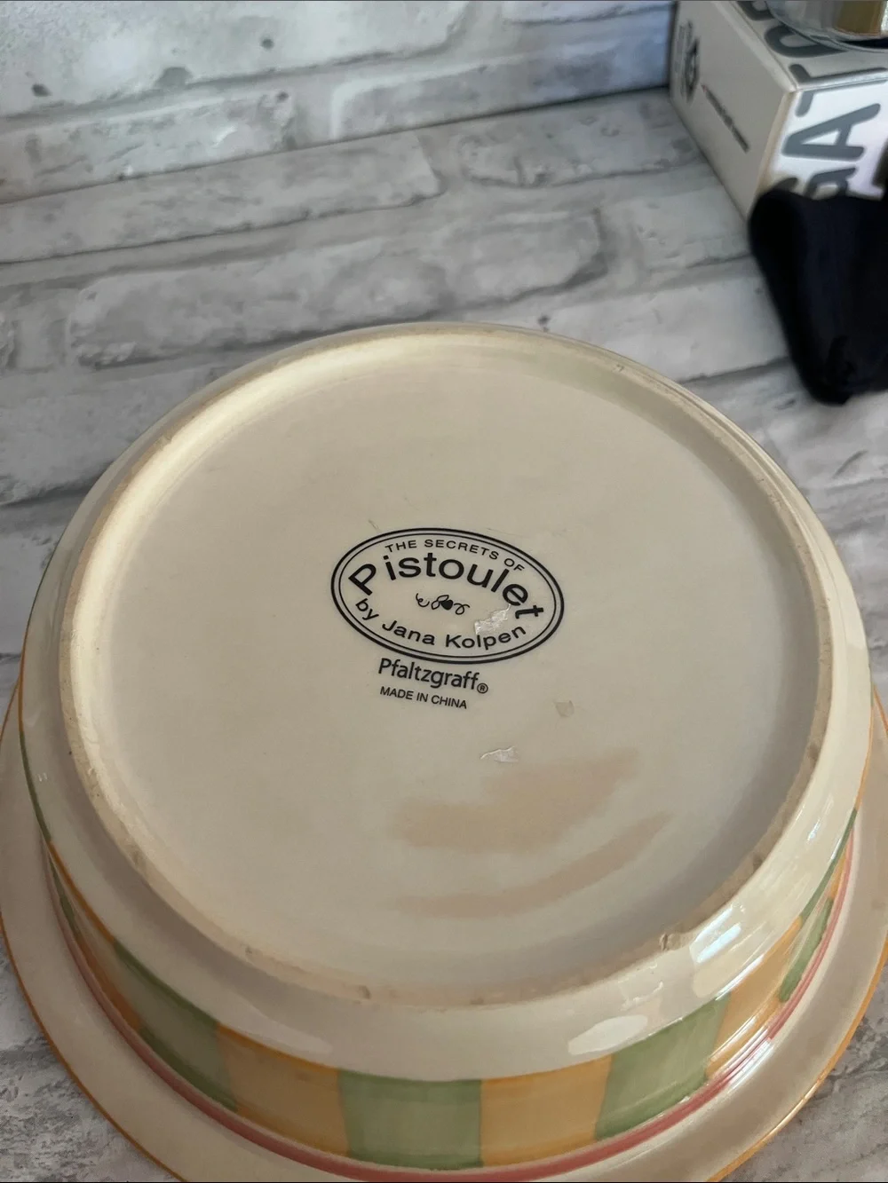 Pfaltzgraff Yellow Ceramic Dog Bowl Painted Bone Motif pistoulet Jane Kolpen
